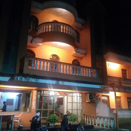 Palm Grove Hotel Cavelossim Esterno foto