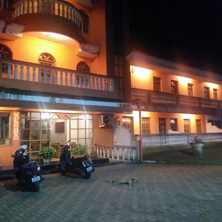 Palm Grove Hotel Cavelossim Esterno foto
