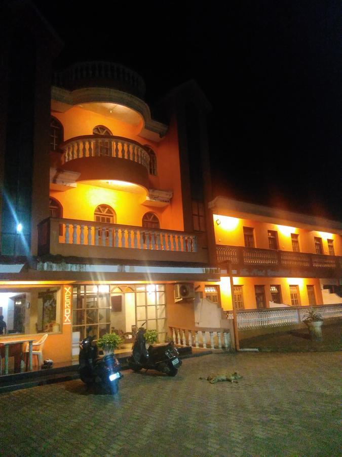 Palm Grove Hotel Cavelossim Esterno foto